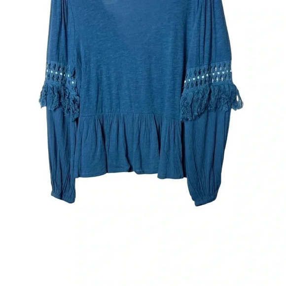 1675. LUCKY BRAND LONG SLEEVE V NECK TOP SZ SMALL FRINGES ON SLEEVES BLUE COLOR - Picture 9 of 9